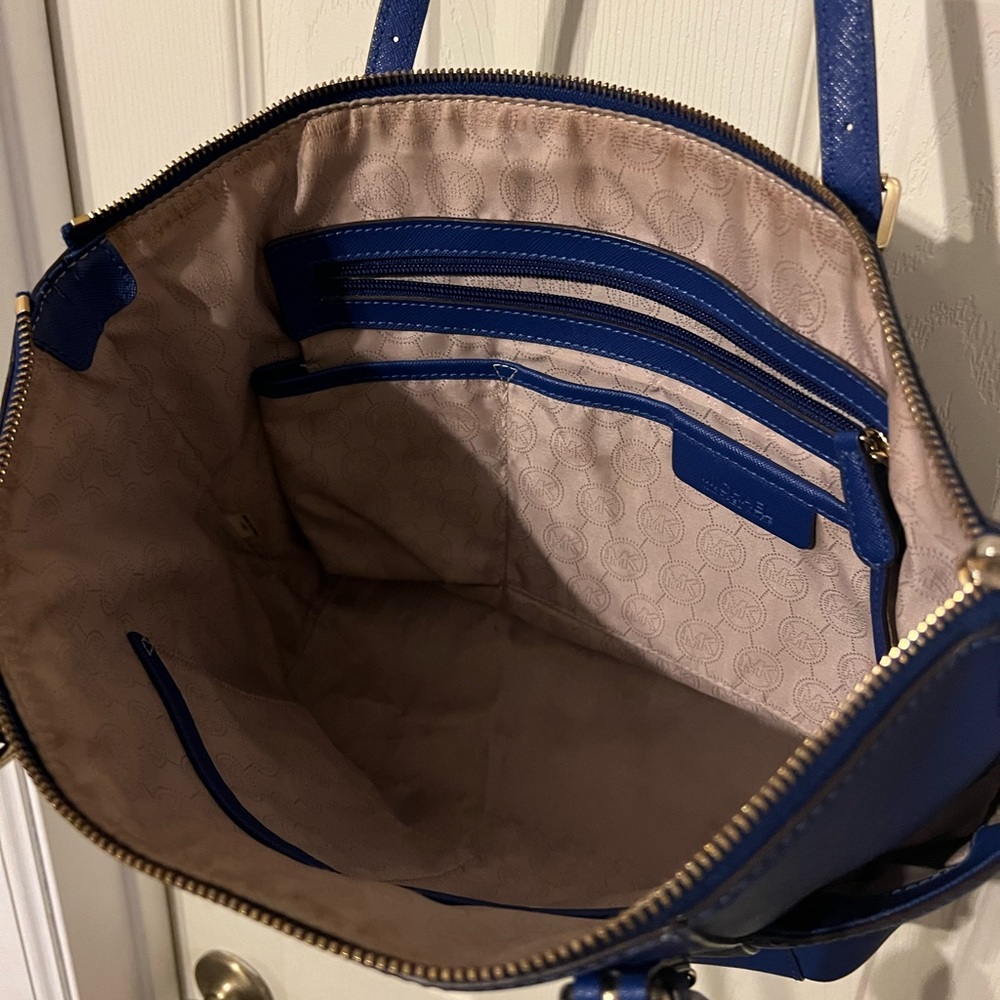Michael Kors - Jet Set Electric Blue Saffiano Leather Shoulder Bag - Picture 5 of 8